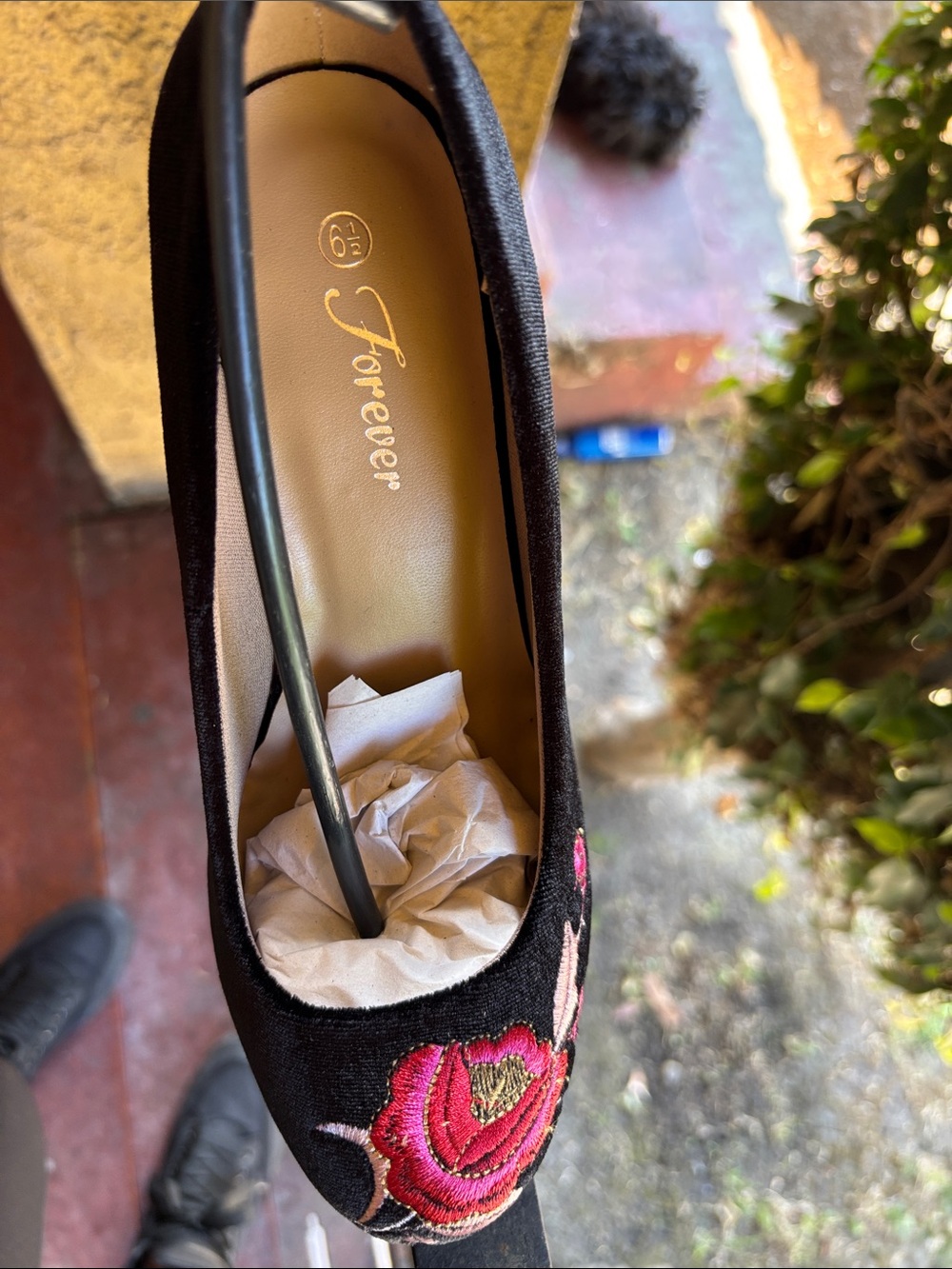 Forever 21 Black Floral Embroidered heels